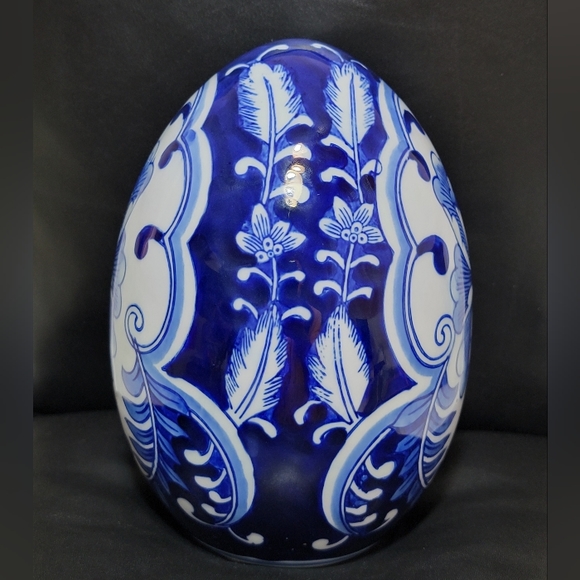 Cobalt Blue & White Chinoiserie Large 3D Egg Shape Ceramic Pottery ~ 8 inches H - Picture 9 of 17